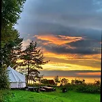 Mereaeaere Glamping Ja Rannamaja