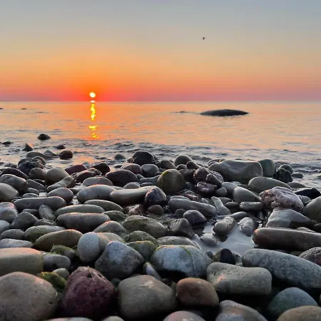 Campo de lujo Mereaeaere Glamping Ja Rannamaja