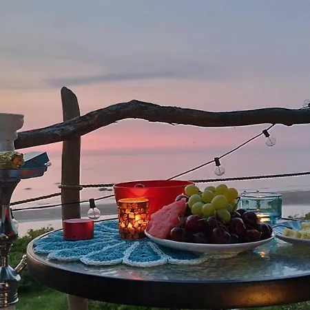 Luxe tent Mereaeaere Glamping Ja Rannamaja