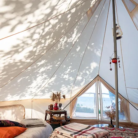 Luxury tent Mereaeaere Glamping Ja Rannamaja *