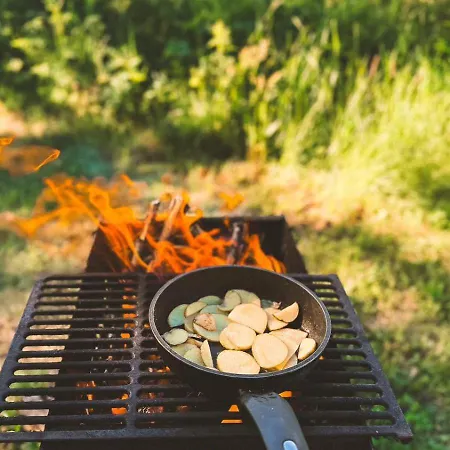 Campo de lujo Mereaeaere Glamping Ja Rannamaja *