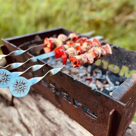 Campo de lujo Mereaeaere Glamping Ja Rannamaja