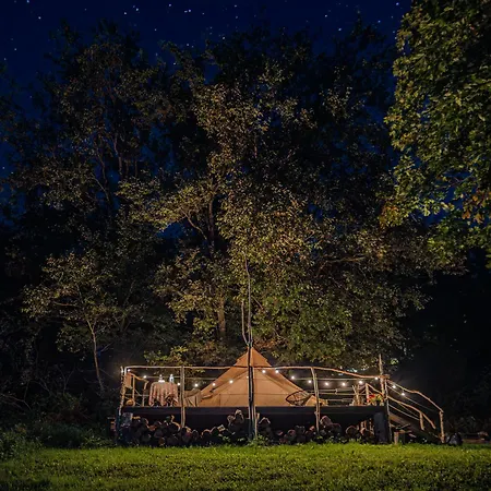 Luxury tent Mereaeaere Glamping Ja Rannamaja *